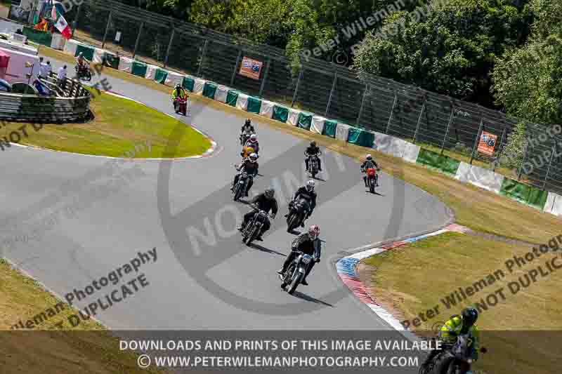 Vintage motorcycle club;eventdigitalimages;mallory park;mallory park trackday photographs;no limits trackdays;peter wileman photography;trackday digital images;trackday photos;vmcc festival 1000 bikes photographs